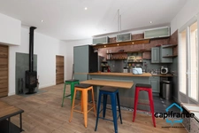 Appartement atypique de 86 m2 avec une terrasse privative de 50 m2 sur les toits 4 chambres, 2 places de parking.