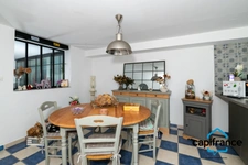 Ollioules:  Villa de caractére rénovée de 175m2 sur 726 m2 au calme, 2 appartements T4 de 105 2 et un T2/3 de 70m2 village à pied