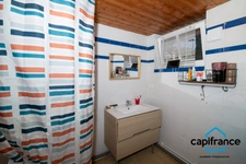 Bormes les mimosas 83 Maison constituée par deux appartements , le lot 1 et 2 constitué par un appartement et 387 m2