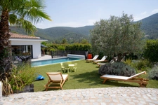 Magnificent contemporary villa, entirely on one level, of 200 m2 on a plot of 1000 m2. 
