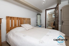 Ollioules:  Villa de caractére rénovée de 175m2 sur 726 m2 au calme, 2 appartements T4 de 105 2 et un T2/3 de 70m2 village à pied
