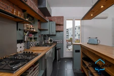 Appartement atypique de 86 m2 avec une terrasse privative de 50 m2 sur les toits 4 chambres, 2 places de parking.