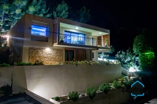 Villa entièrement rénovée à vendre 7 pièces TOULON (83) Terrain 650 m² 