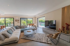 Magnificent contemporary villa, entirely on one level, of 200 m2 on a plot of 1000 m2. 