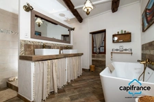 Magnificent Character House, Close to town center, quiet, not overlooked, swimming pool, garage, annex