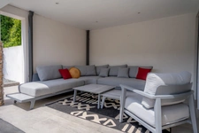 Magnificent contemporary villa, entirely on one level, of 200 m2 on a plot of 1000 m2. 
