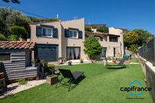 Ollioules:  Villa de caractére rénovée de 175m2 sur 726 m2 au calme, 2 appartements T4 de 105 2 et un T2/3 de 70m2 village à pied