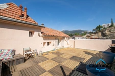 Appartement atypique de 86 m2 avec une terrasse privative de 50 m2 sur les toits 4 chambres, 2 places de parking.