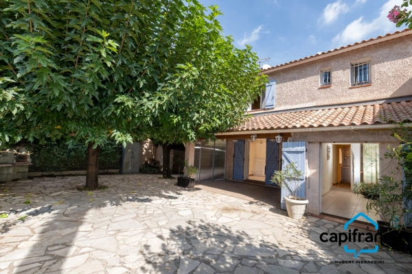 83. Sollies Toucas, maison de 108 m2 sur une parcelle de 338 m2, calme, 4 ch.