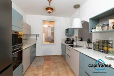 Toulon Hopital Sainte Anne /Claret. Maison entierement rénovée sur deux niveaux au calme, avec deux appartements T3/T2