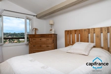 Ollioules:  Villa de caractére rénovée de 175m2 sur 726 m2 au calme, 2 appartements T4 de 105 2 et un T2/3 de 70m2 village à pied