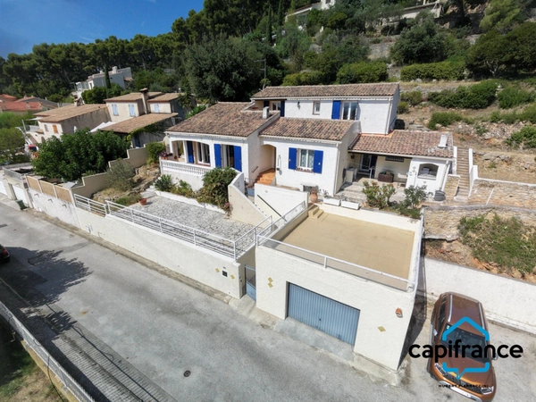 83 Toulon 4 chemins/le Baou, Villa 118m2 ( et plus de 35  m2 buanderie, annexe) vue mer calme 6 pieces 1053 m2