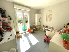 Villa de plain pied,  4 chambres, piscine, terrain 600 m, au calme sans vis à vis
