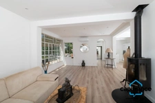 83 Ollioules La Courtine, Maison entierement rénovée avec goût, de 123 m2 (avec un studio) sur 386 m2 stationnement facile