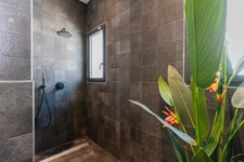 Magnificent contemporary villa, entirely on one level, of 200 m2 on a plot of 1000 m2. 