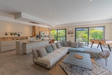 Magnificent contemporary villa, entirely on one level, of 200 m2 on a plot of 1000 m2. 