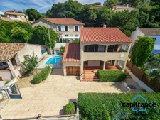 La Seyne sur mer/proche Six fours Villa de 100m2 au calme, piscine, garage, belle vue.