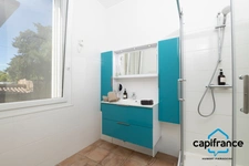 Toulon Hopital Sainte Anne /Claret. Maison entierement rénovée sur deux niveaux au calme, avec deux appartements T3/T2