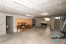 Sanary Port à pied/  Appartement en RDC de 114 m2,  S/Sol de 187 m2  et terrain 318 m2 /garage. 10mn du port