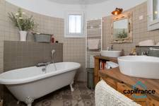 Ollioules:  Villa de caractére rénovée de 175m2 sur 726 m2 au calme, 2 appartements T4 de 105 2 et un T2/3 de 70m2 village à pied