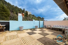 Appartement atypique de 86 m2 avec une terrasse privative de 50 m2 sur les toits 4 chambres, 2 places de parking.