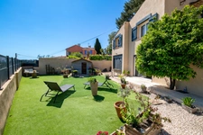 Ollioules:  Villa de caractére rénovée de 175m2 sur 726 m2 au calme, 2 appartements T4 de 105 2 et un T2/3 de 70m2 village à pied