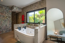 Magnificent contemporary villa, entirely on one level, of 200 m2 on a plot of 1000 m2. 