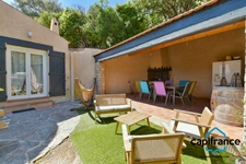 Ollioules:  Villa de caractére rénovée de 175m2 sur 726 m2 au calme, 2 appartements T4 de 105 2 et un T2/3 de 70m2 village à pied