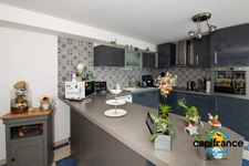 Ollioules:  Villa de caractére rénovée de 175m2 sur 726 m2 au calme, 2 appartements T4 de 105 2 et un T2/3 de 70m2 village à pied