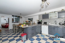 Ollioules:  Villa de caractére rénovée de 175m2 sur 726 m2 au calme, 2 appartements T4 de 105 2 et un T2/3 de 70m2 village à pied