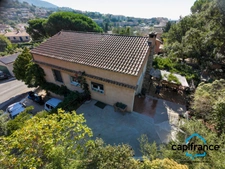 Bormes les mimosas 83 Maison constituée par deux appartements , le lot 1 et 2 constitué par un appartement et 387 m2