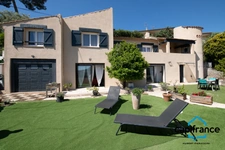 Ollioules:  Villa de caractére rénovée de 175m2 sur 726 m2 au calme, 2 appartements T4 de 105 2 et un T2/3 de 70m2 village à pied