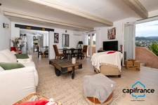 Ollioules:  Villa de caractére rénovée de 175m2 sur 726 m2 au calme, 2 appartements T4 de 105 2 et un T2/3 de 70m2 village à pied