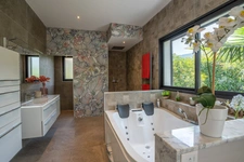 Magnificent contemporary villa, entirely on one level, of 200 m2 on a plot of 1000 m2. 