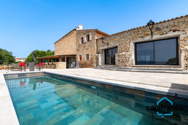 83 Haut Var Régusse Gorge du verdon Magnifique Domaine constitué par un ensemble de prés de 850m² de plancher sur 18000m2