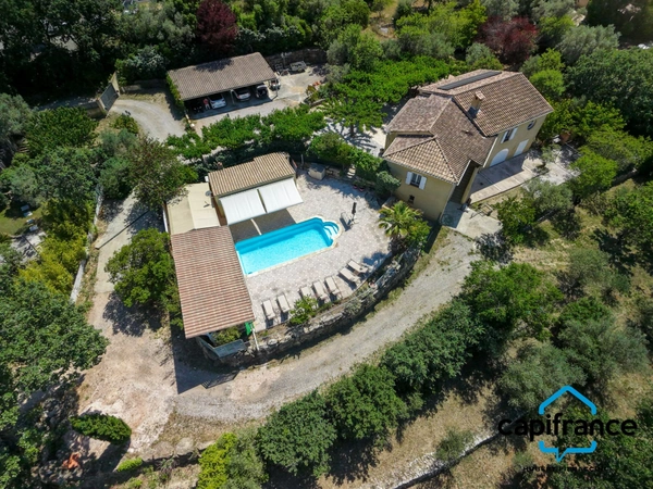 Maison à vendre 7 pièces SOLLIES TOUCAS (83)