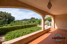 La Seyne sur mer/proche Six fours Villa de 100m2 au calme, piscine, garage, belle vue.