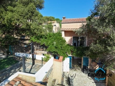 Bormes les mimosas 83 Maison constituée par deux appartements , le lot 1 et 2 constitué par un appartement et 387 m2