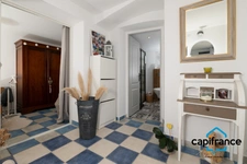 Ollioules:  Villa de caractére rénovée de 175m2 sur 726 m2 au calme, 2 appartements T4 de 105 2 et un T2/3 de 70m2 village à pied