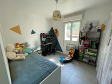 Villa de plain pied,  4 chambres, piscine, terrain 600 m, au calme sans vis à vis