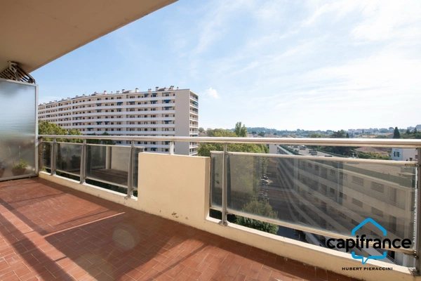 Aiguillon, Toulon, Appartement T3/4 de 85m2 Exposé Sud dernier étage, ascenseur, traversant.