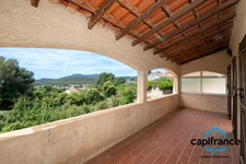 La Seyne sur mer/proche Six fours Villa de 100m2 au calme, piscine, garage, belle vue.
