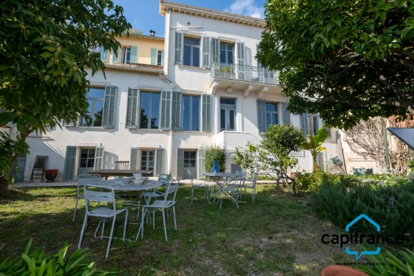 06. Grasse. Appartement Bourgeois de 180m² (150m² loi carrez) vue Mer, très calme, Jardin de 200m², 2 places de parkings, plusieurs annexes