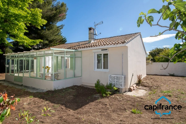 Sanary sur mer / la Guicharde Maison de plain pied non mitoyenne de 116 m2 au sol 4 chambres terrain 645 m2