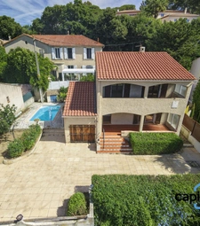 La Seyne sur mer/proche Six fours Villa de 100m2 au calme, piscine, garage, belle vue.