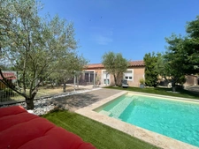 Villa de plain pied,  4 chambres, piscine, terrain 600 m, au calme sans vis à vis