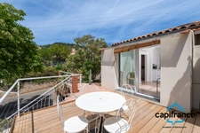83 Ollioules La Courtine, Maison entierement rénovée avec goût, de 123 m2 (avec un studio) sur 386 m2 stationnement facile