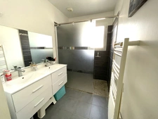 Villa de plain pied,  4 chambres, piscine, terrain 600 m, au calme sans vis à vis