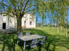 Maison familiale en bon état  avec terrain, au calme dans un  hameau à Beugnon Thireuil