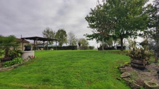 Maison familiale en bon état  avec terrain, au calme dans un  hameau à Beugnon Thireuil